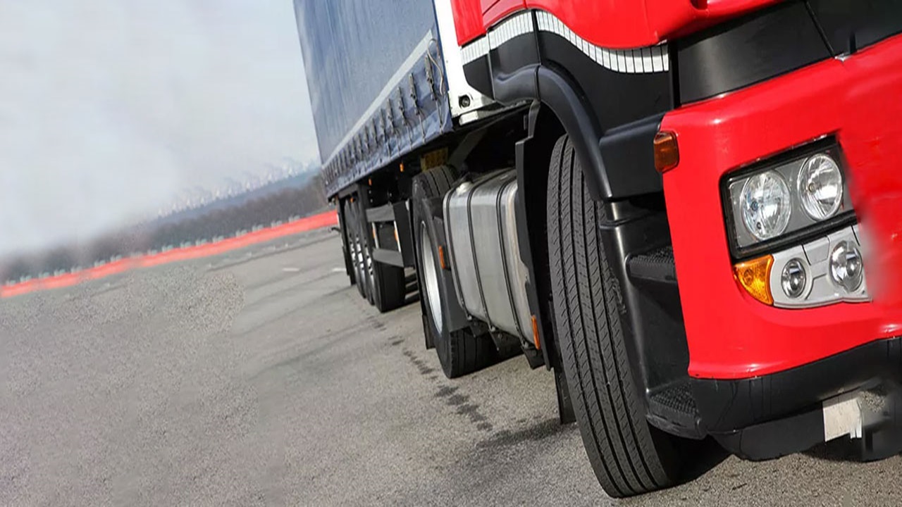 Tır Ehliyeti Nedir? Nasıl Alınır?