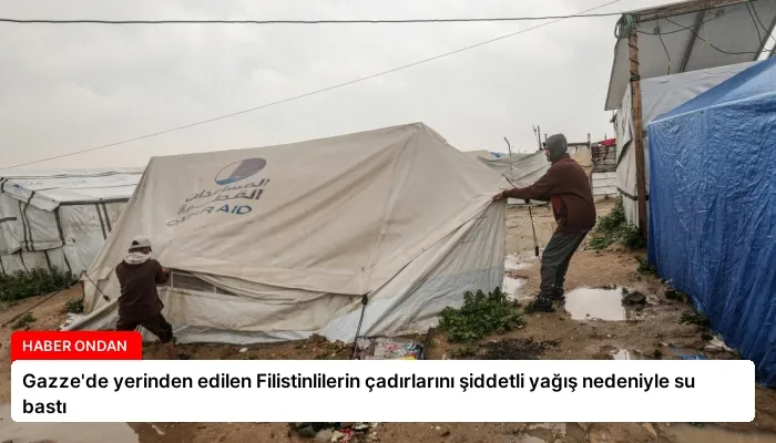 Gazze’de yerinden edilen Filistinlilerin çadırlarını şiddetli yağış nedeniyle su bastı